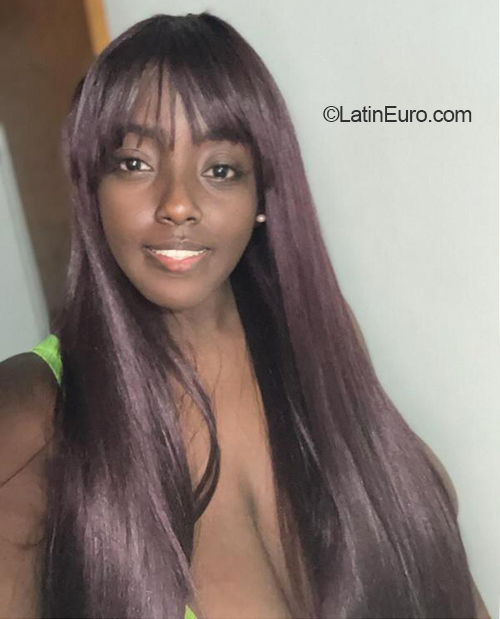 Date this foxy Colombia girl Luisa from Medellin CO31921