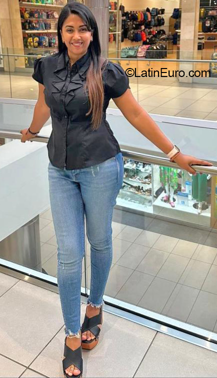 Date this athletic Dominican Republic girl Wendy from Santo Domingo DO40953