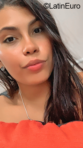 Date this voluptuous Cuba girl Claudia from Havana CU820