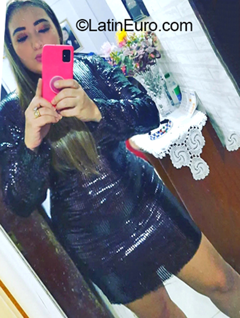 Date this sensual Brazil girl Raquel from Belem BR12122