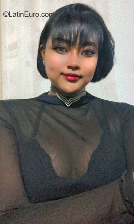 Date this funny Colombia girl Angie from Cali CO31993