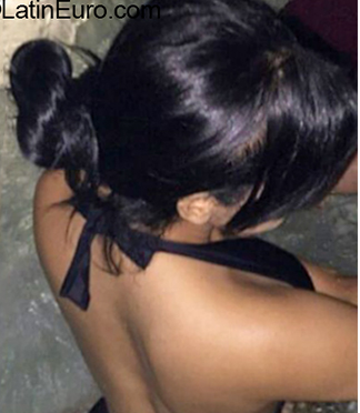 Date this passionate United States girl Yinet from New York US21865