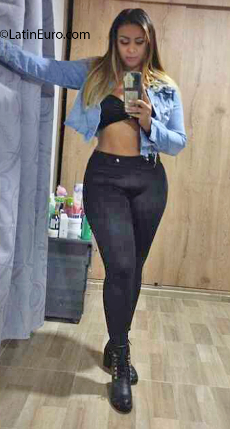 Date this passionate Colombia girl Ana Milena from Cali CO32011