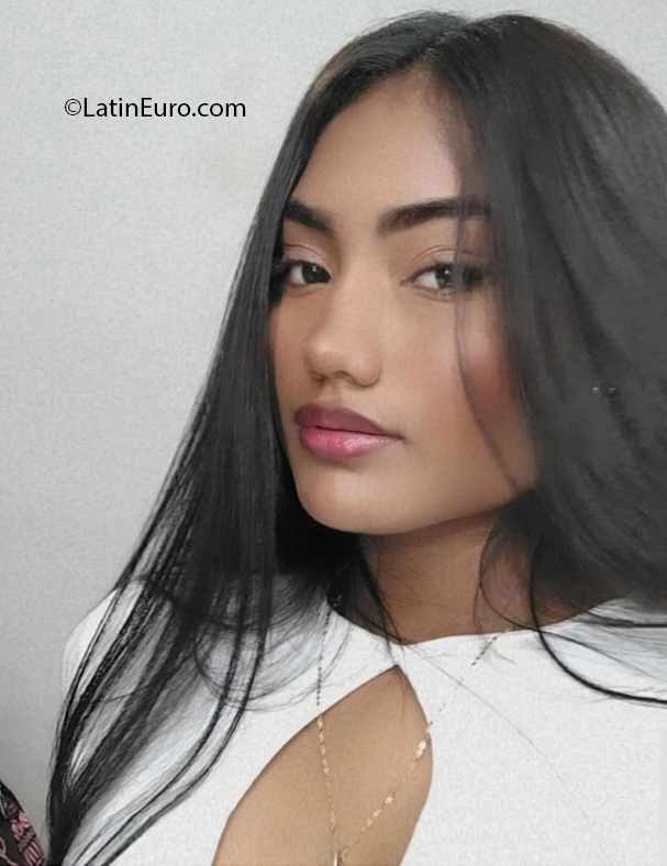 Date this hard body Colombia girl Manuela from Monteria CO32012