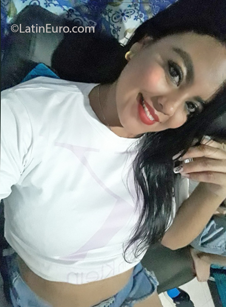 Date this nice looking Colombia girl Lizeth from Cali Valle CO32021