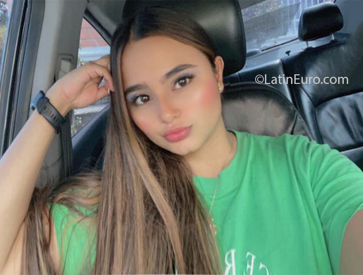 Date this young Colombia girl Lorena from Medellin CO32026