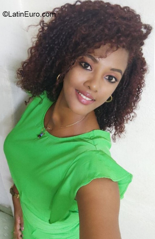 Date this georgeous Colombia girl Amor04 from  CU825