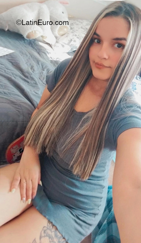Date this attractive Venezuela girl Nicole from Maracaibo VE4293