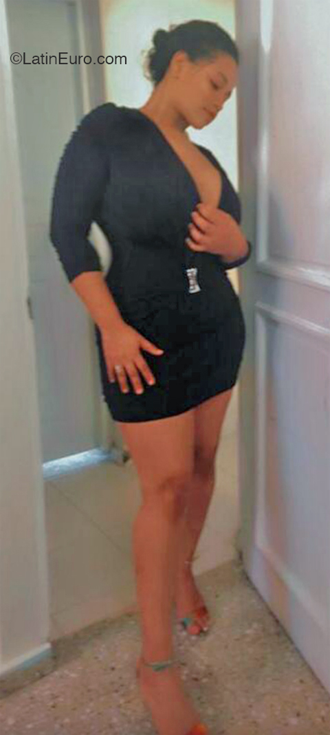 Date this sensual Dominican Republic girl Ana from Santiago DO41194
