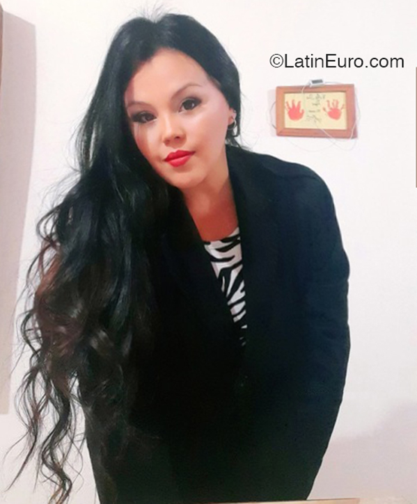 Date this athletic United States girl Denise from  AR906