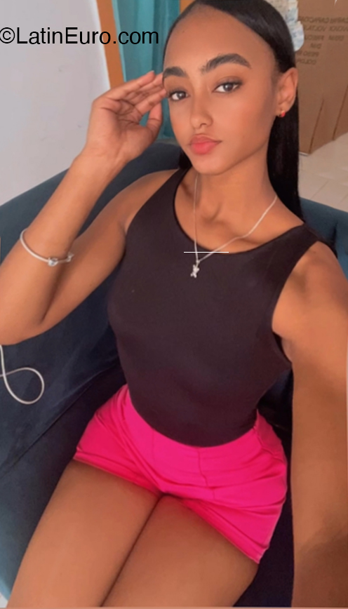 Date this lovely United States girl Estefanym000 from  US22188