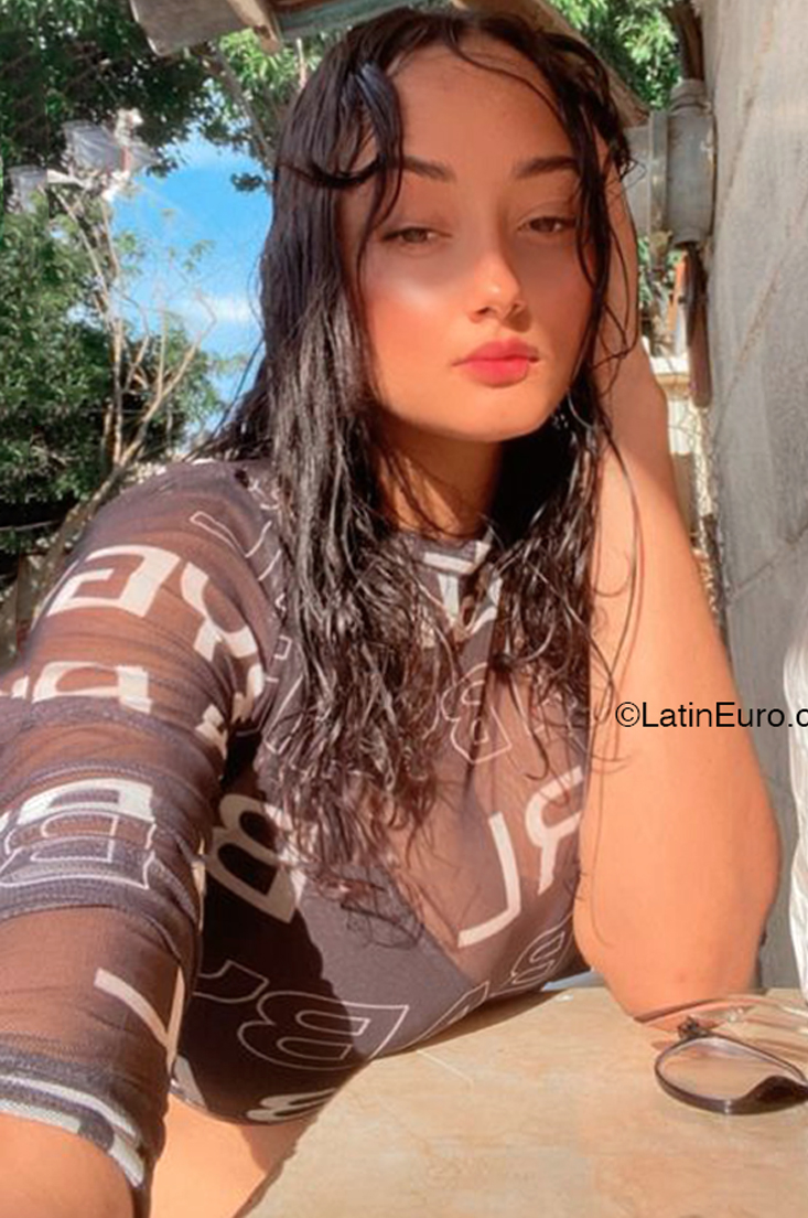 Date this foxy Dominican Republic girl Ana from Santiago DO44923
