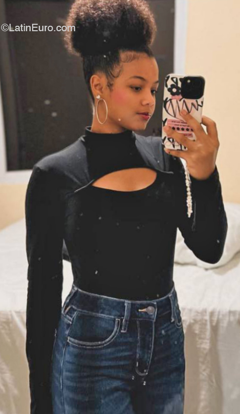 Date this funny Dominican Republic girl Kihandra from Santo Domingo DO45363