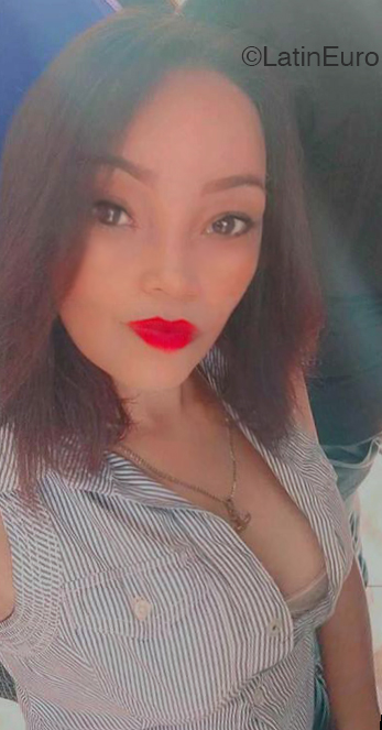 Date this hard body Dominican Republic girl Yessi from Azua DO46008