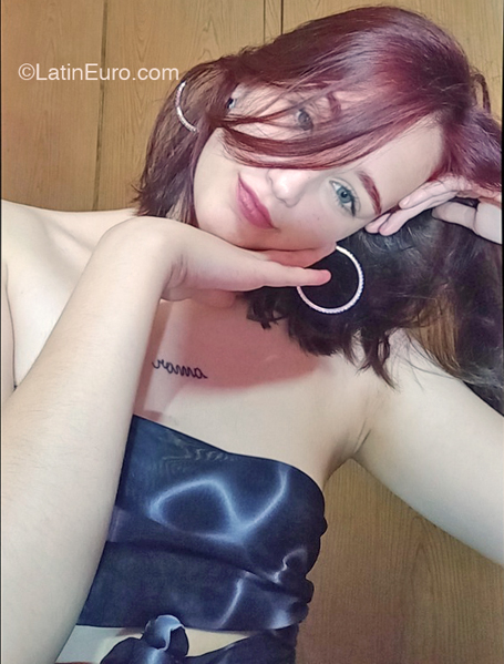 Date this nice looking Bahamas girl Vik from  AR919