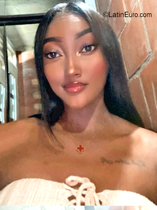 Date this tall Colombia girl Indira from Cali CO32545
