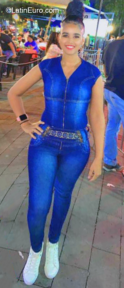 Date this exotic Dominican Republic girl Mara from Santo Domingo DO47607