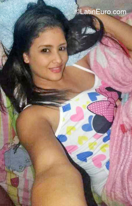 Date this happy Venezuela girl Kimberly from Caracas VE4593