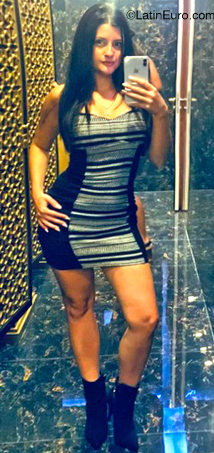 Date this georgeous Argentina girl Agatha8 from Buenos Aires AR943
