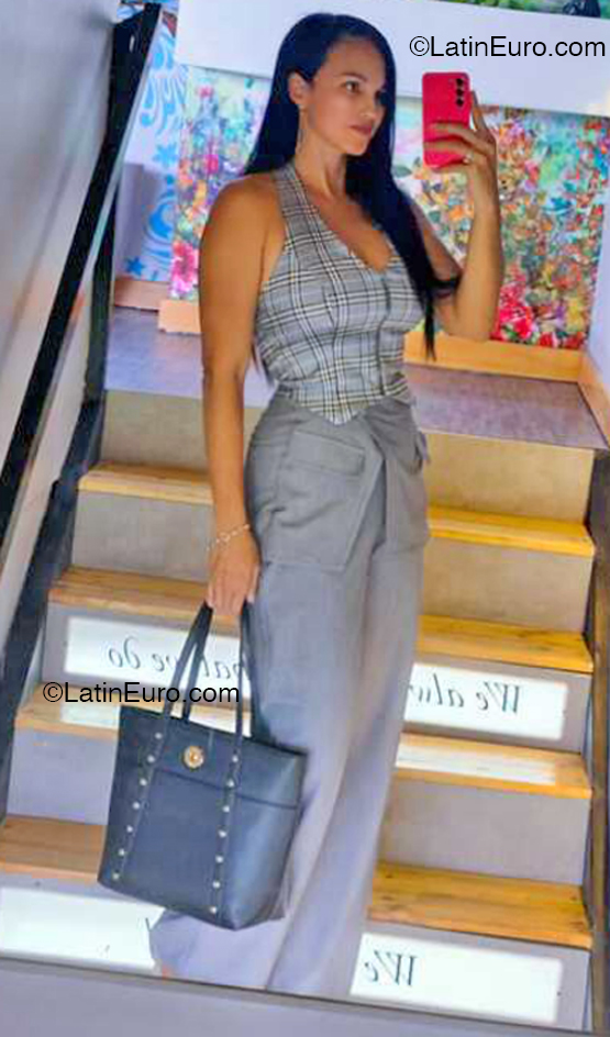 Date this voluptuous Colombia girl Liliam from Cali CO32813