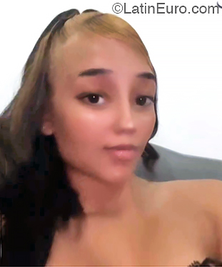 Date this happy Dominican Republic girl Alanna from Santo Domingo DO51958