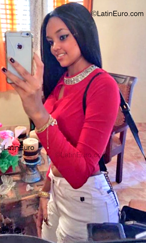 Date this funny Dominican Republic girl Elaine from Santiago DO55775