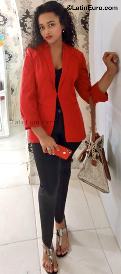 Date this stunning Dominican Republic girl  from Santo Domingo DO52398