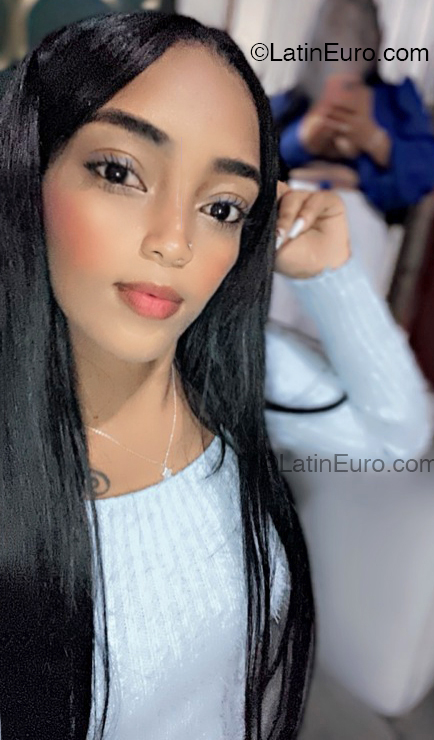 Date this pretty Dominican Republic girl Marleny from Santo Domingo DO52426