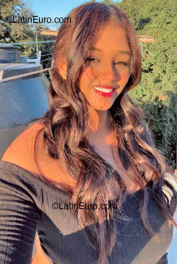 Date this young Dominican Republic girl Danyelis from Santo Domingo DO52649