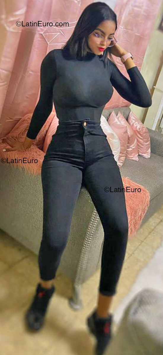 Date this stunning Dominican Republic girl Cynthia mariel from Santo Domingo DO52674