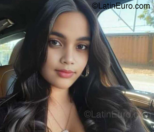 Date this voluptuous Dominican Republic girl Nahomy from Santo Domingo DO52741