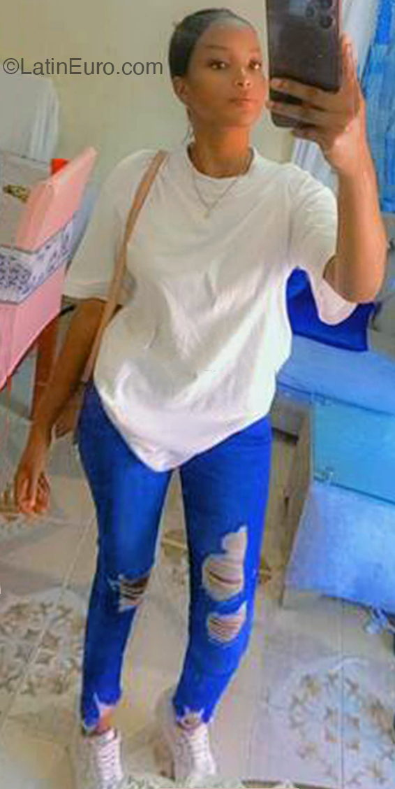 Date this sultry Dominican Republic girl Adana from Santo Domingo DO52827