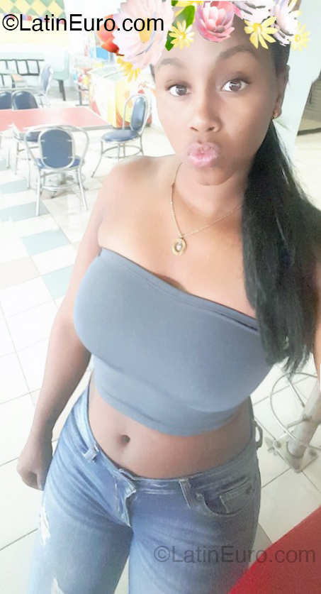 Date this hot Dominican Republic girl Ismairi from Santiago De Los Caballeros DO52829