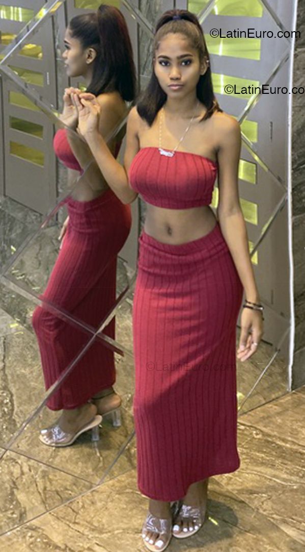 Date this sensual Dominican Republic girl Esther from El seibo DO53194