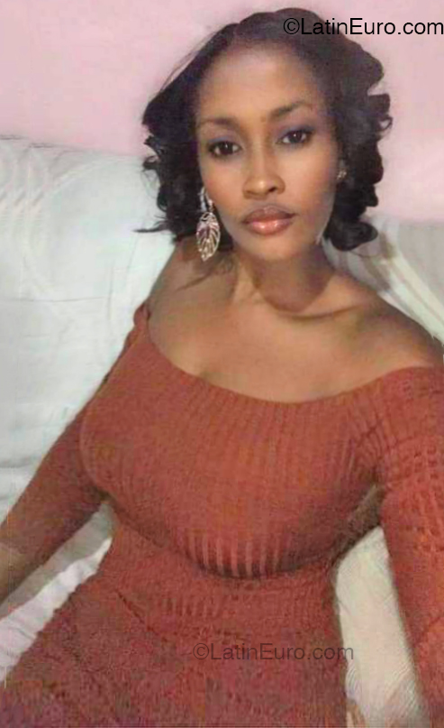 Date this foxy Dominican Republic girl Yenny from San Pedro de Macoris DO53307