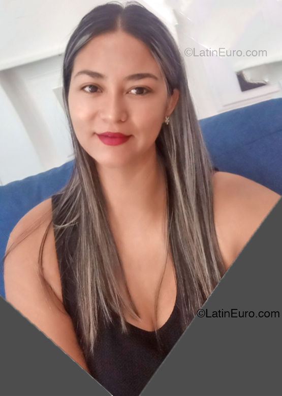 Date this charming Venezuela girl Mariannis from Guayana VE4987