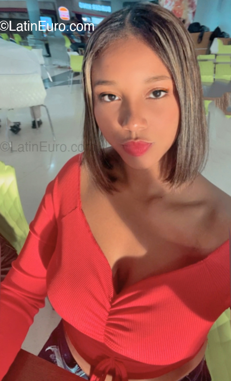 Date this sultry Dominican Republic girl Paula from Santiago DO53595