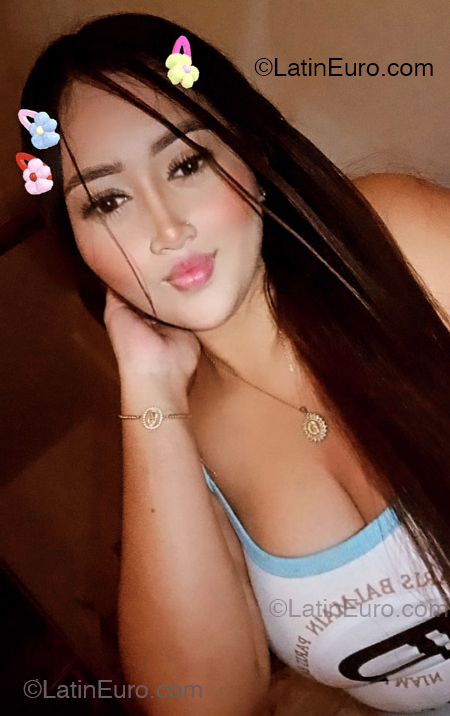 Date this attractive Colombia girl Val from Medellin CO33144