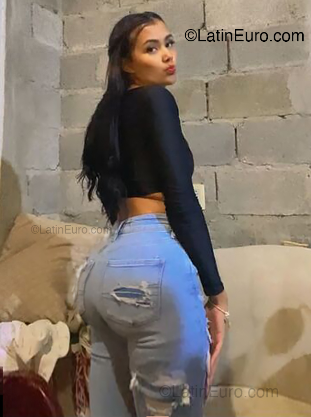 Date this charming Dominican Republic girl Jazmin from Santiago DO53858