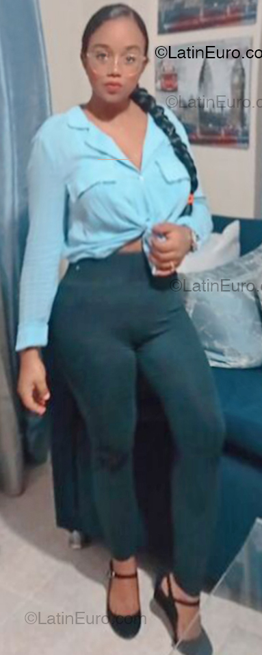 Date this hard body Dominican Republic girl Michelly from Santo Domingo DO53940