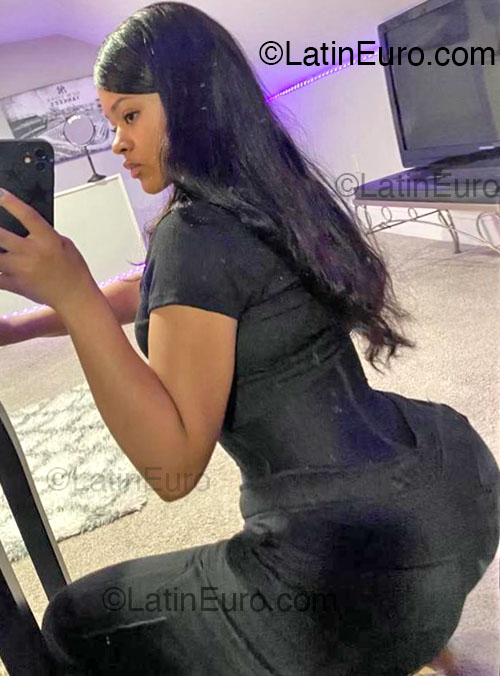 Date this georgeous Dominican Republic girl Valery from Bajos De Haina DO54462