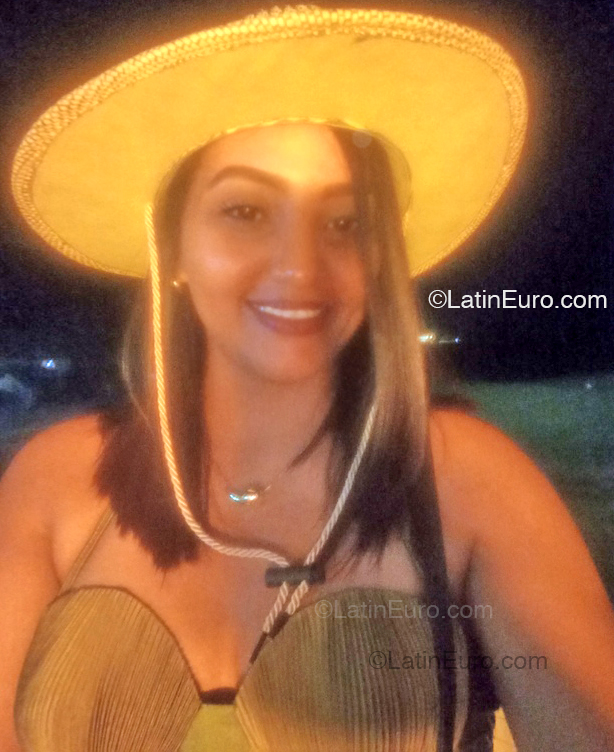 Date this stunning Dominican Republic girl Emeli from Puerto Plata DO54515