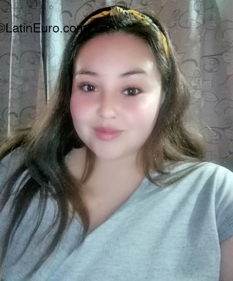 Date this gorgeous Chile girl Valeri from Santiago CL437