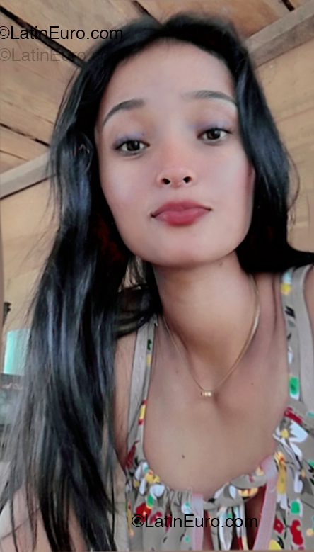 Date this nice looking Venezuela girl Esther from Barinas VE5213