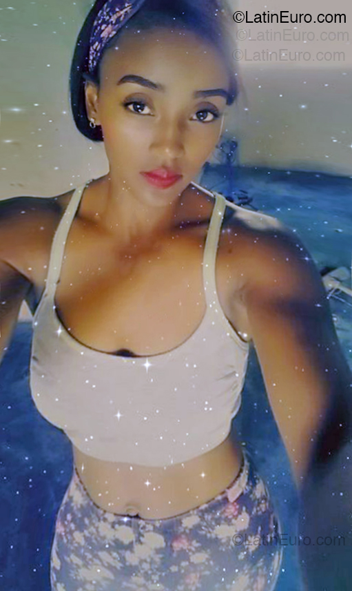 Date this delightful Dominican Republic girl Franchesca from Santo Domingo DO54738