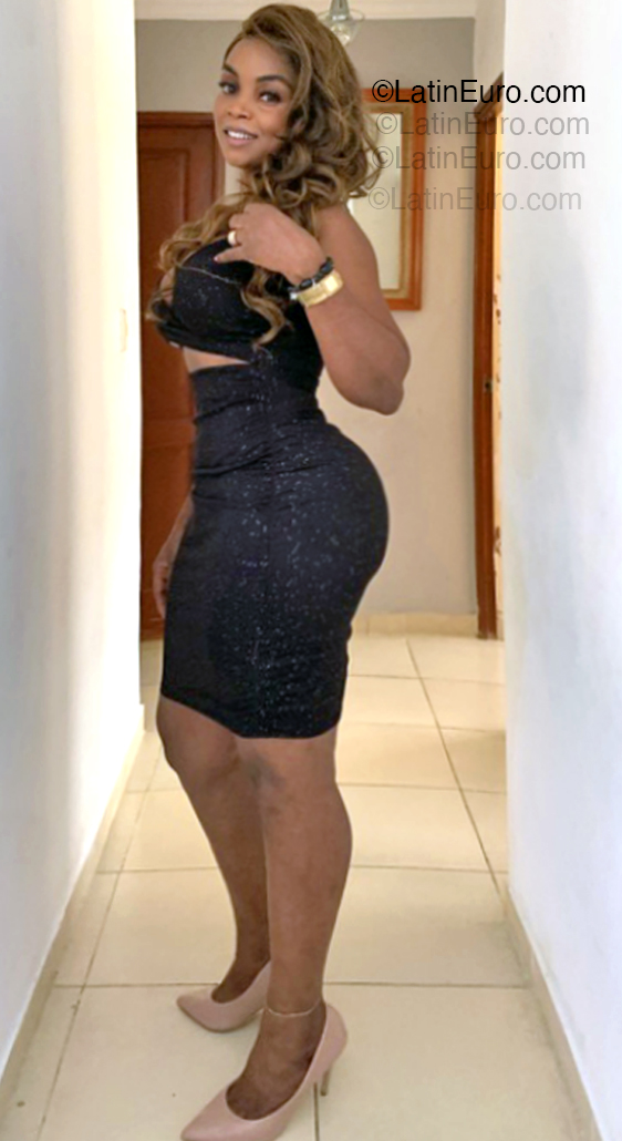 Date this gorgeous Dominican Republic girl Ant from Santo Domingo DO54839