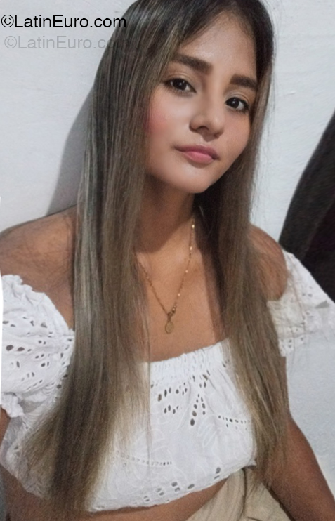 Date this good-looking Venezuela girl Oriana from Rubio VE5265
