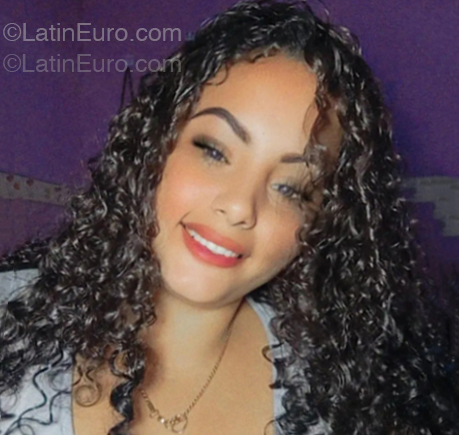 Date this pretty Venezuela girl Maria from Venezuela VE5271
