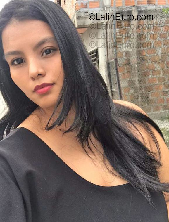 Date this sensual Colombia girl Daniela from Bogota CO33325