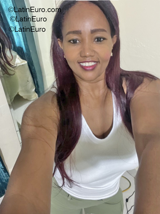 Date this pretty Aruba girl Jessica from Aruba AW44